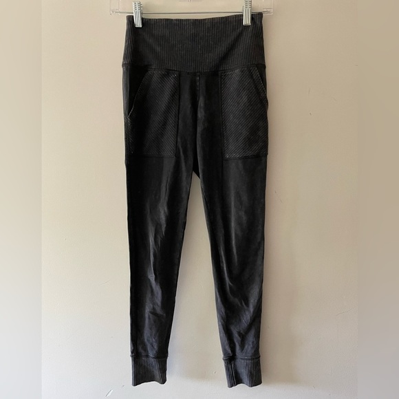 aerie Pants - OFFLINE By Aerie OG Ribbed High Waisted Pocket Legging Acid Wash Small